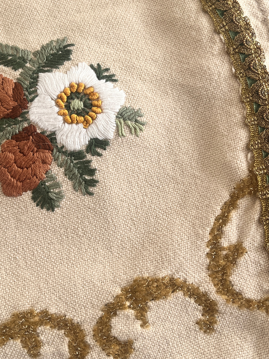 1.10m Antique Holiday Embroidered Table Runner