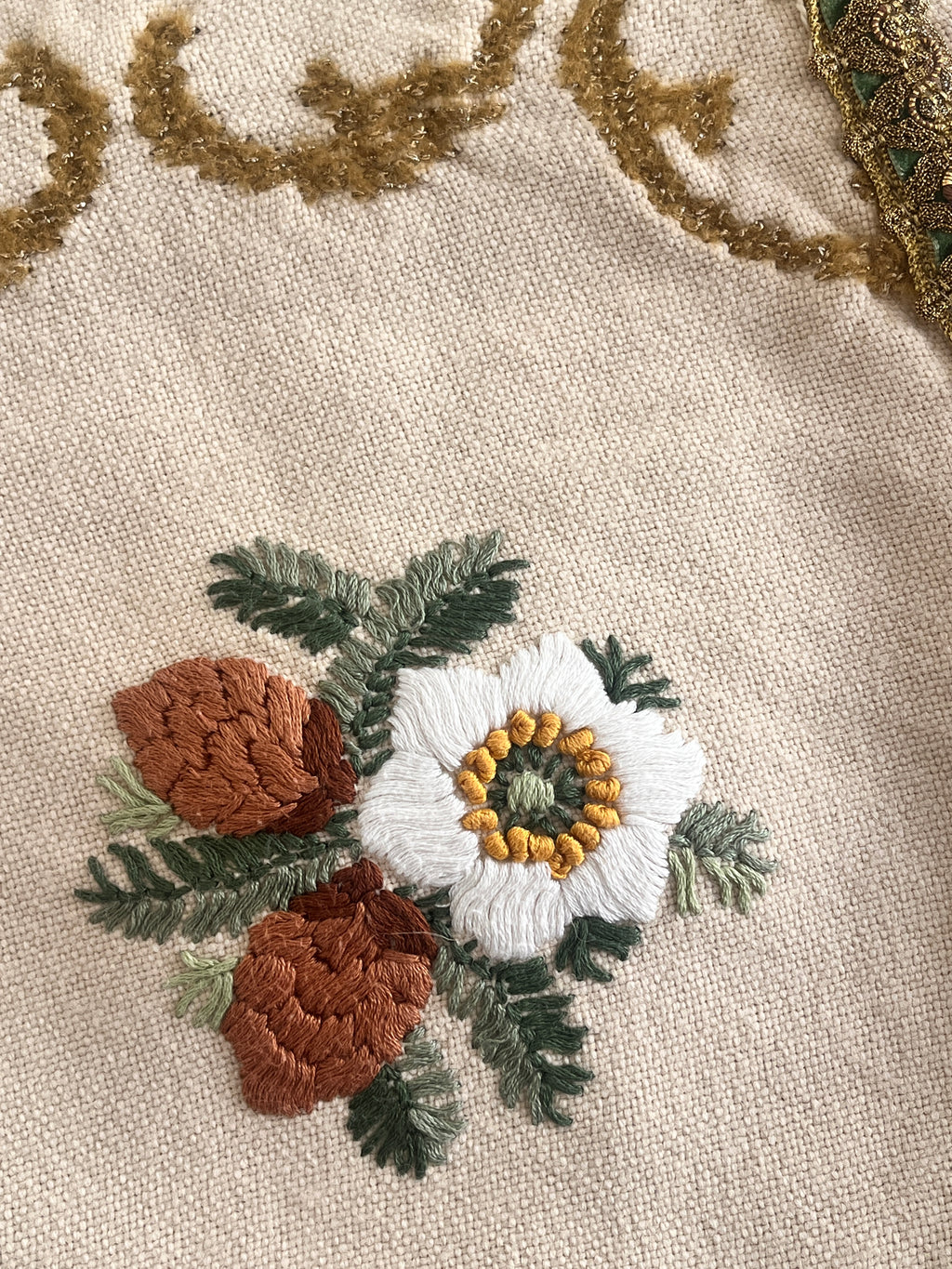 1.10m Antique Holiday Embroidered Table Runner