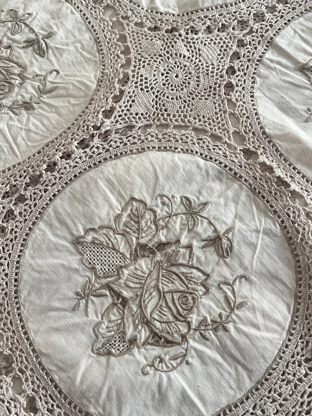 1.28m Anne Rose Crochet Embroidered Bone Table Linen