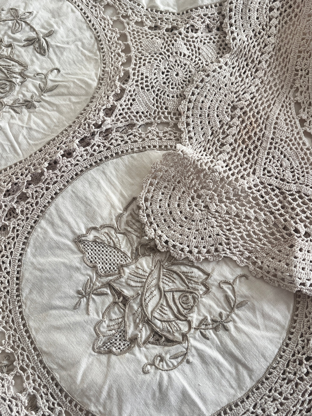 1.28m Anne Rose Crochet Embroidered Bone Table Linen